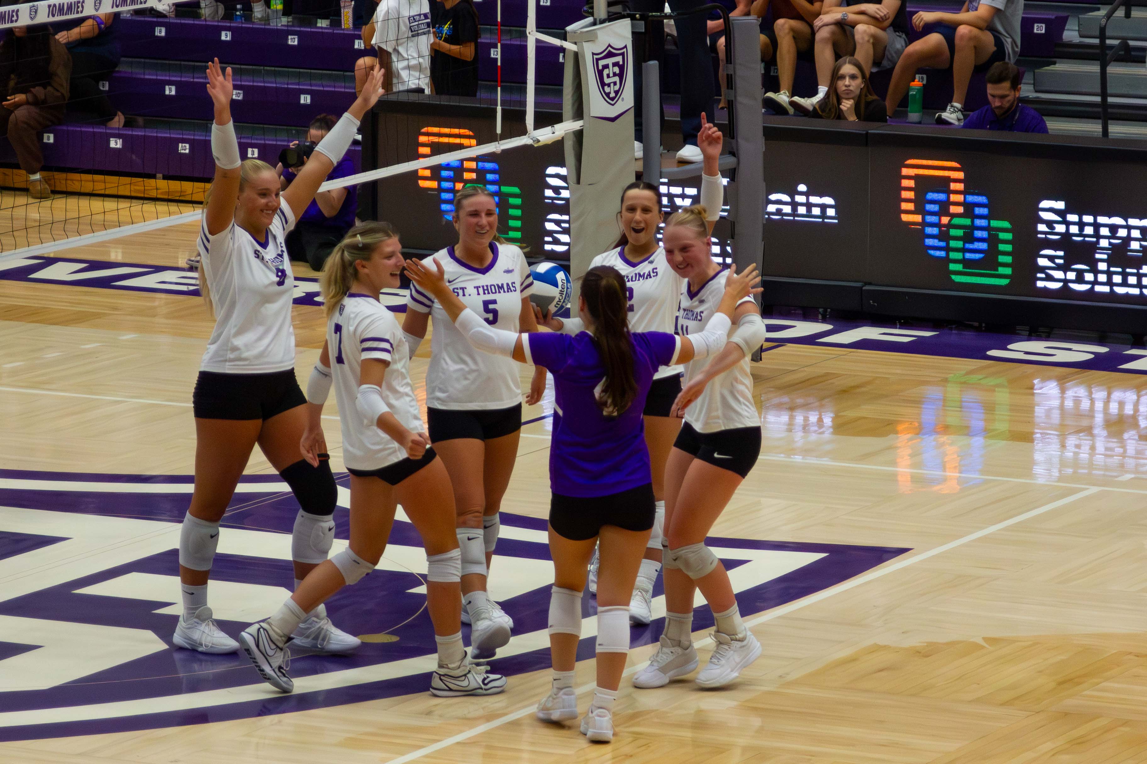 St. Thomas Volleyball vs. Kansas City - Photo 3