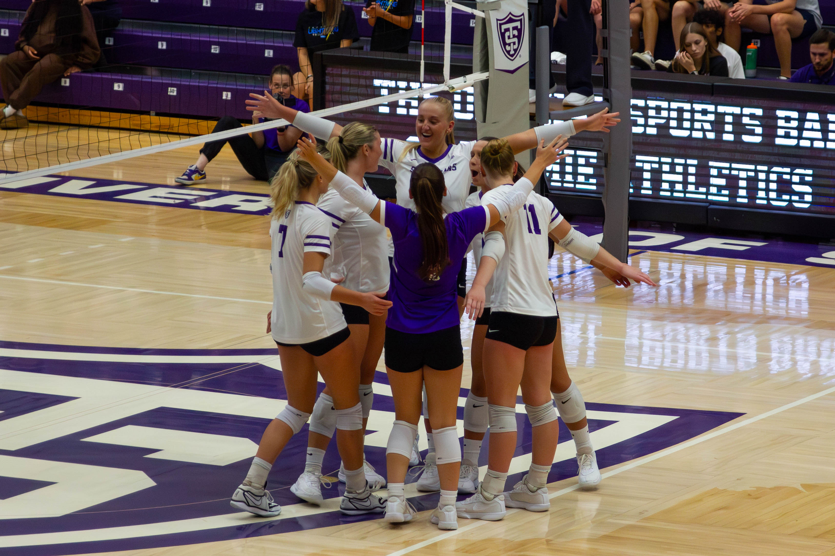 St. Thomas Volleyball vs. Kansas City - Photo 4