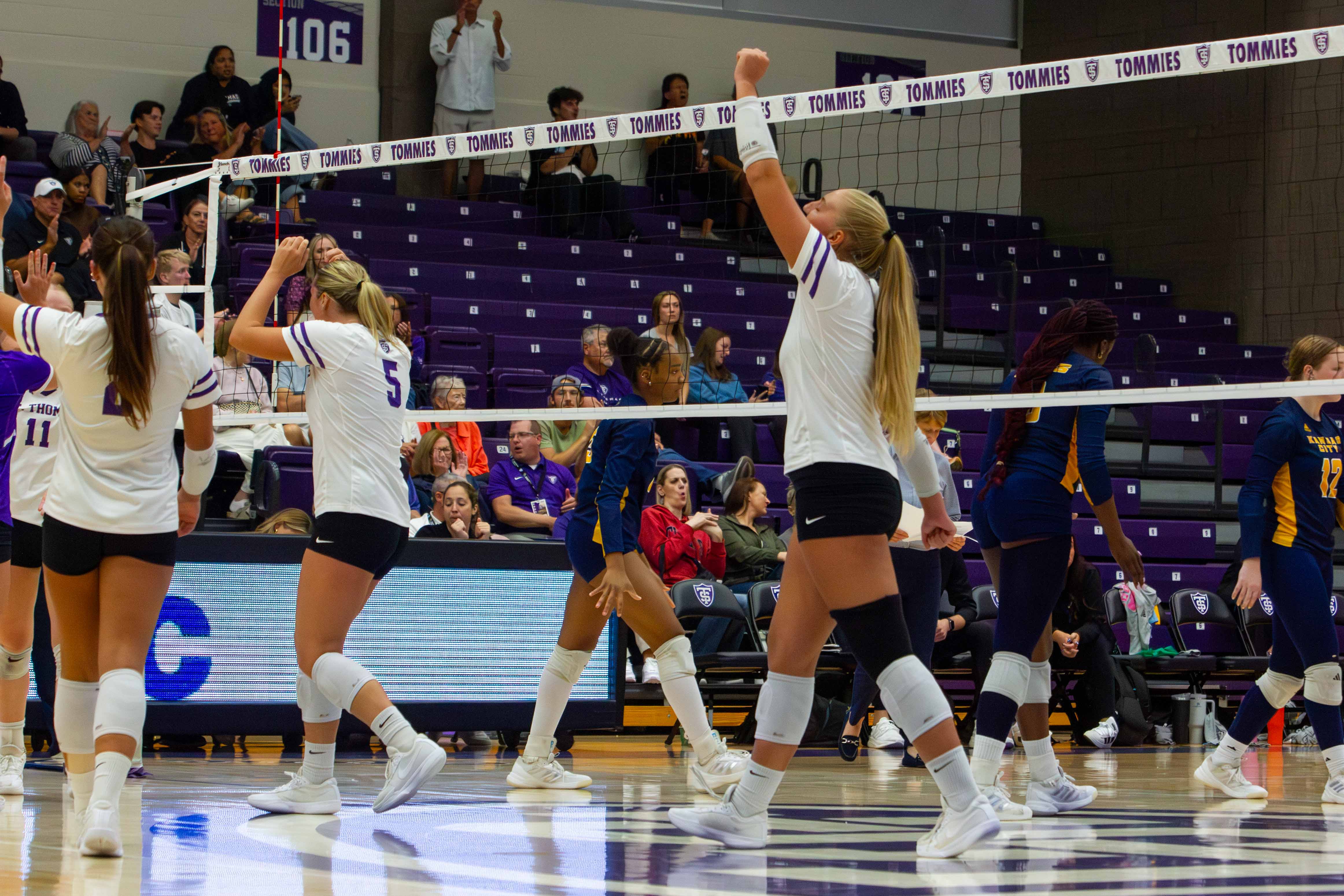 St. Thomas Volleyball vs. Kansas City - Photo 7