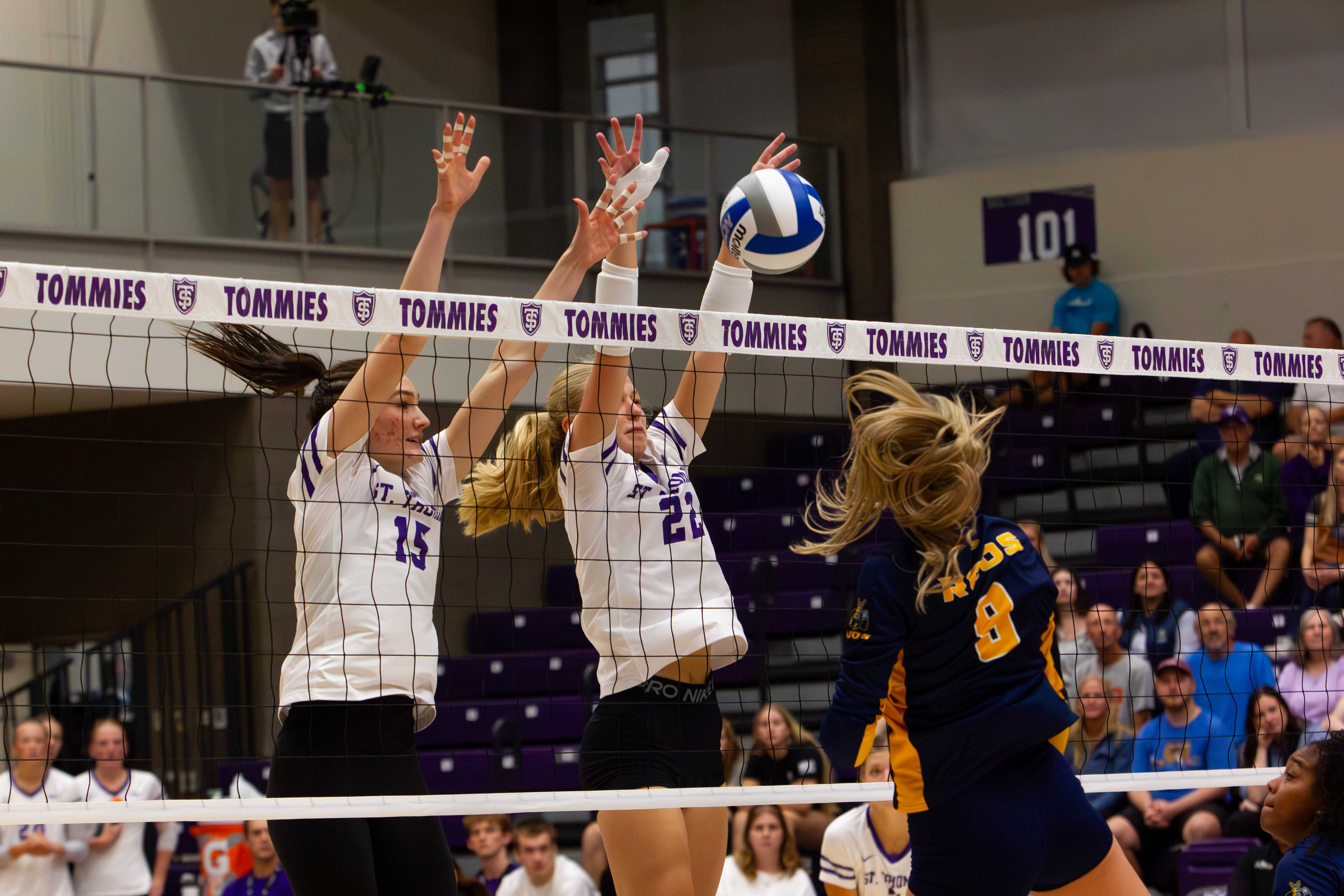 St. Thomas Volleyball vs. Kansas City - Photo 8